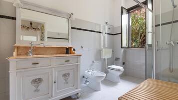 Villa, 5 camere da letto | Bagno | Doccia, asciugacapelli, bidet