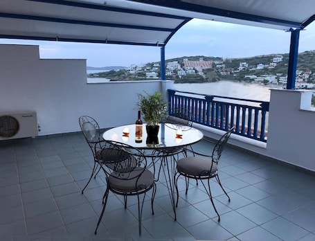 Cobertura | Terraço/pátio. Erato Apartments
