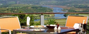 Outdoor dining - Sirius Lodge (Knysna)