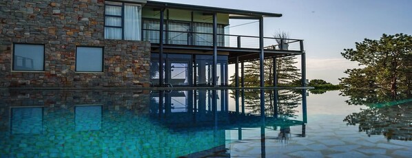 Front of property - Sirius Lodge (Knysna)