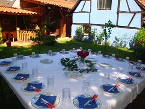 Tägliches kontinentales Frühstück (9.00 EUR pro Person)