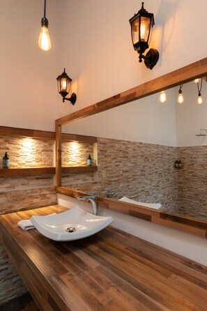 Deluxe-Zimmer | Badezimmer