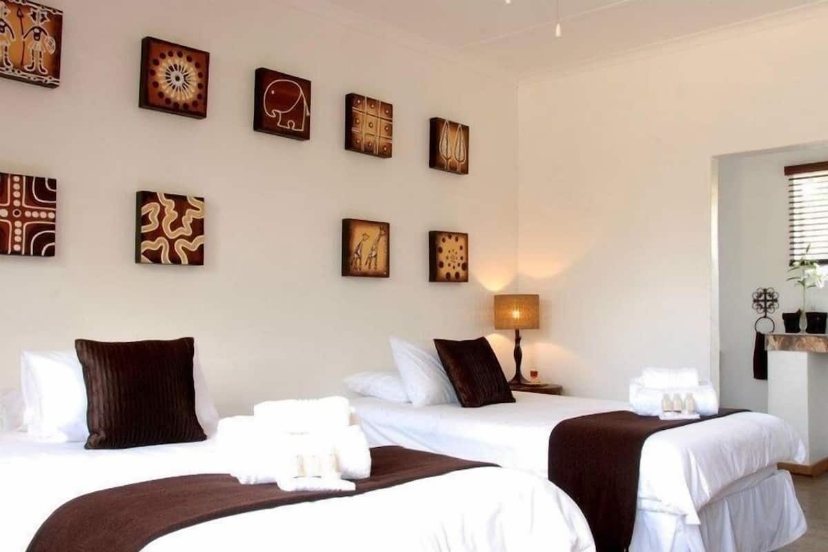 Standard Room, 2 Twin Beds | Free WiFi, bed sheets