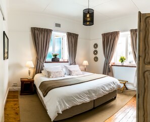 Habitación estándar, baño privado | 8 dormitorios, ropa de cama de alta calidad, decoración individual
