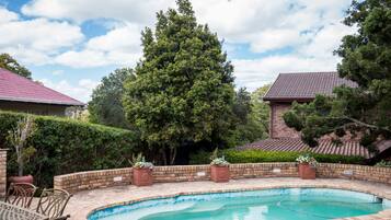 季節限定屋外プール、プール パラソル