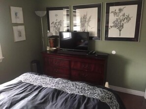 Cottage, 2 Bedrooms, Hot Tub (RV on-site with additional beds) | 2 bedrooms, iron/ironing board, free WiFi - Pointe-du-Chêne Executive (Pointe-du-Chene)