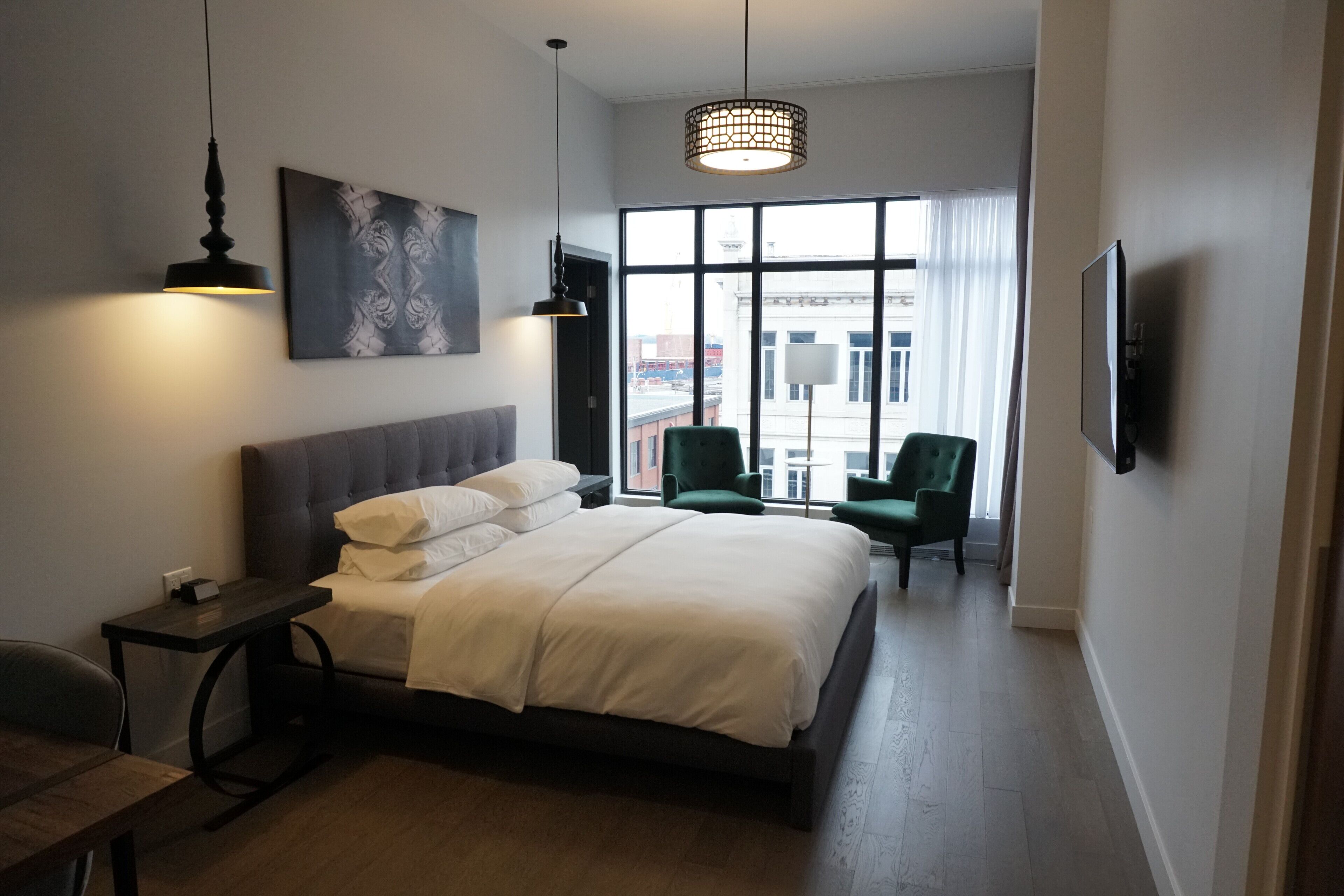 Rom – superior, 1 kingsize-seng | Allergitestet sengetøy, safe på rommet, lydisolert og strykejern/-brett