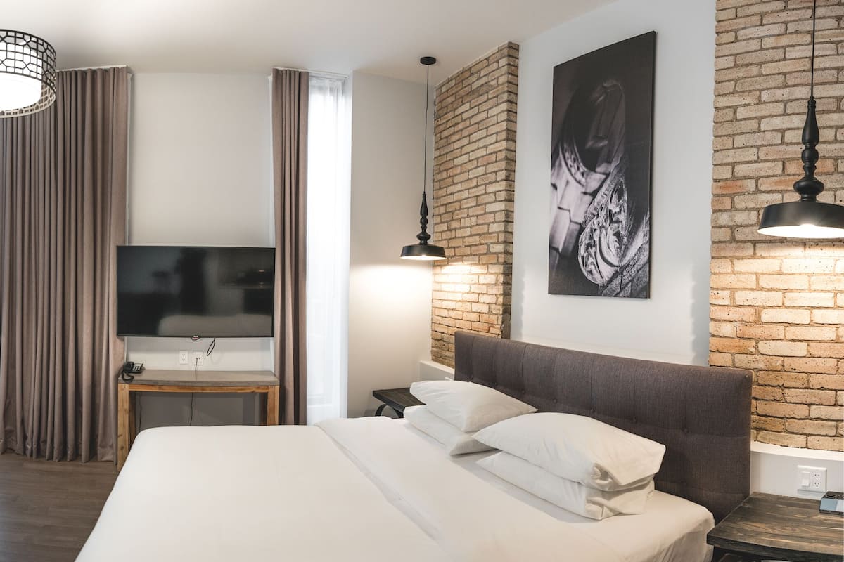 Deluxe kamer | 1 slaapkamer, hypoallergeen beddengoed, een kluis op de kamer