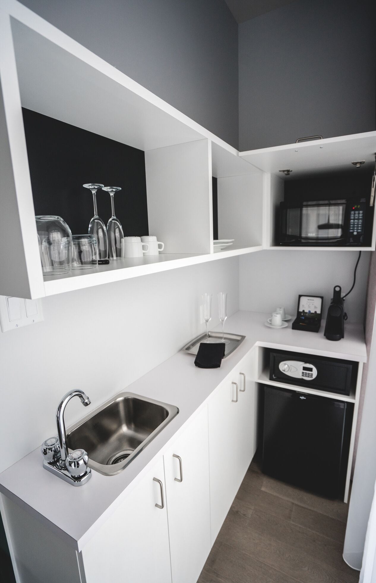 deluxe room | 1 bedroom, hypo-allergenic bedding, in-room safe, soundproofing