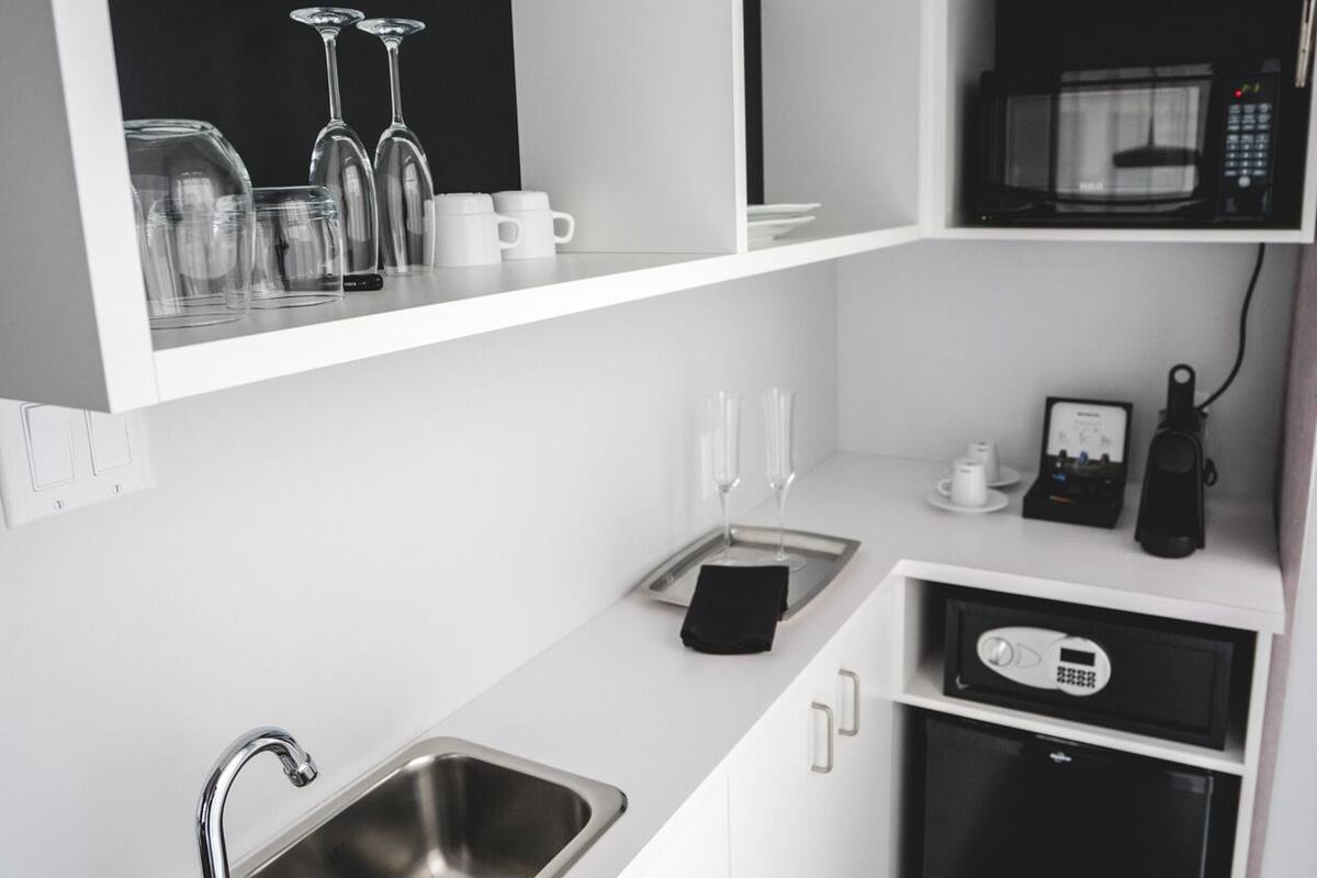 deluxe room | 1 bedroom, hypo-allergenic bedding, in-room safe, soundproofing