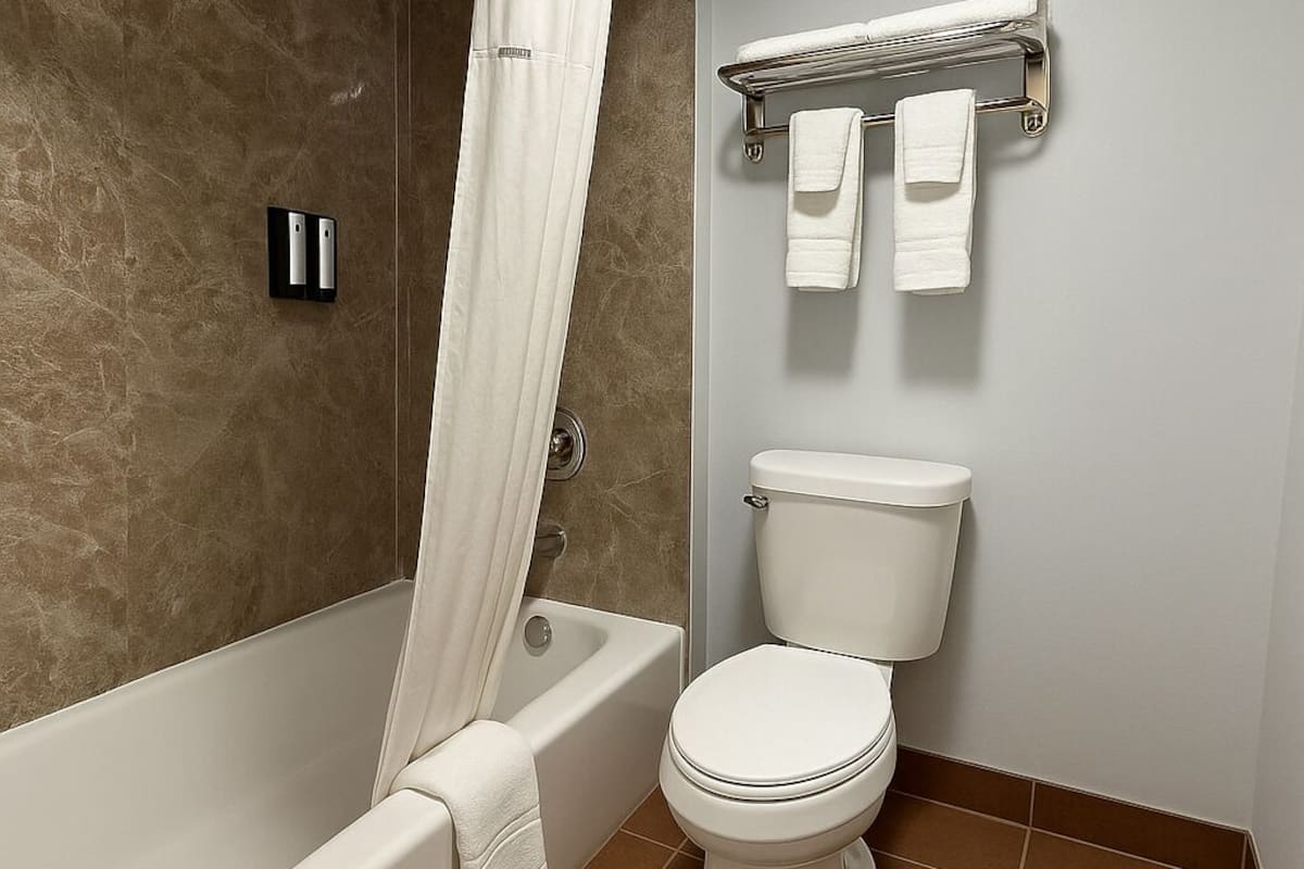 Ropa de cama de alta calidad, escritorio, camas extra y wifi gratis