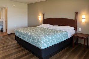 Standard Room, 1 King Bed, Non Smoking | Premium bedding, desk, rollaway beds, free WiFi