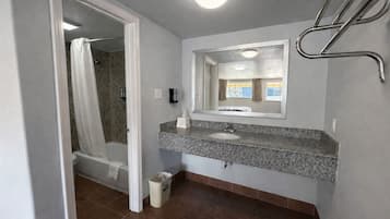 Bañera con ducha, cabezal de ducha tipo lluvia