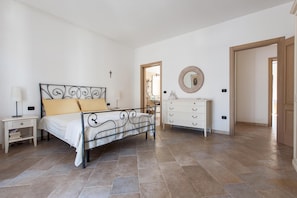 Villa Basic, 5 camere da letto | 5 camere, ferro/asse da stiro, Wi-Fi gratuito, lenzuola
