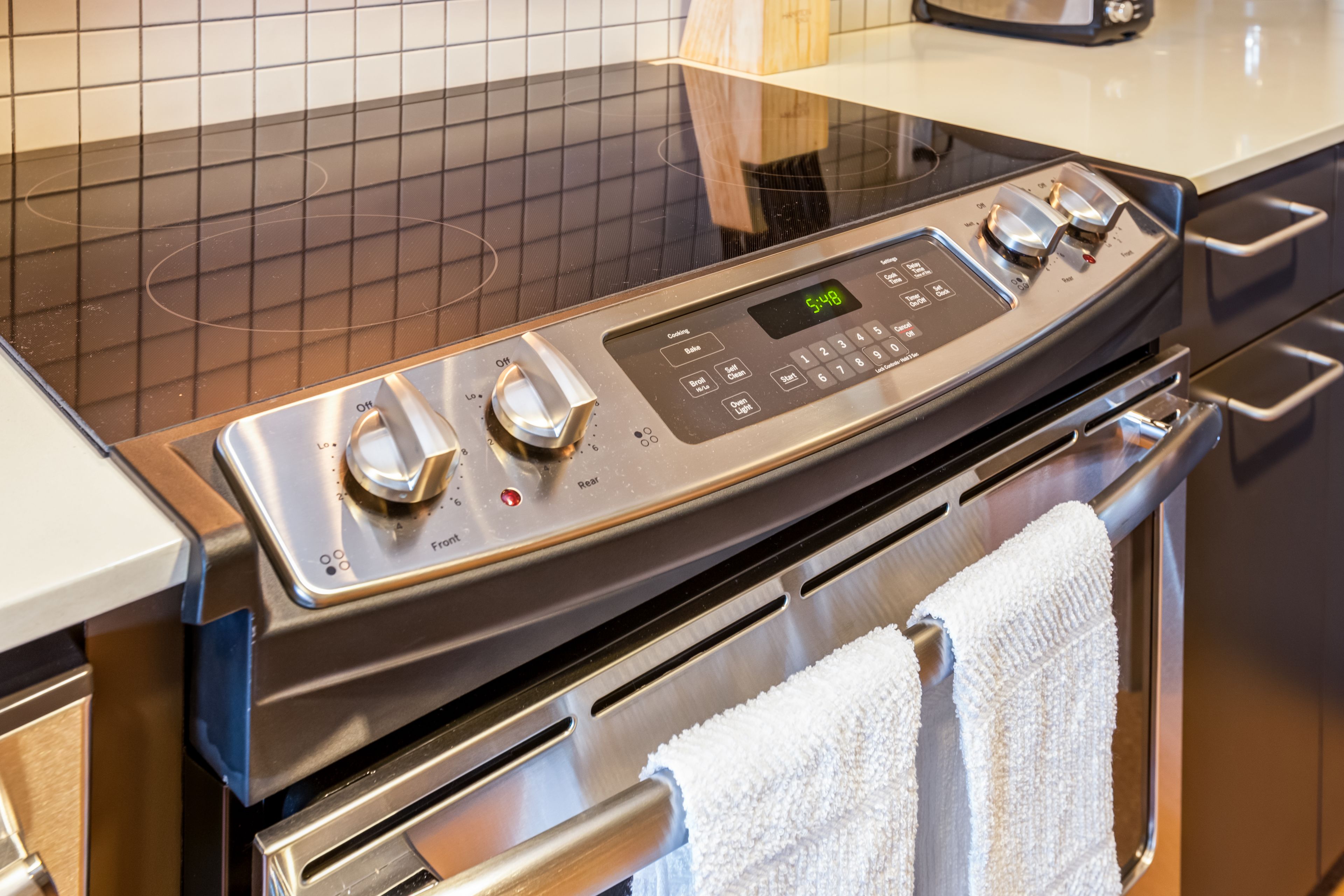 premium apartment, 2 bedrooms, accessible, city view | private kitchen | fridge, microwave, oven, stovetop