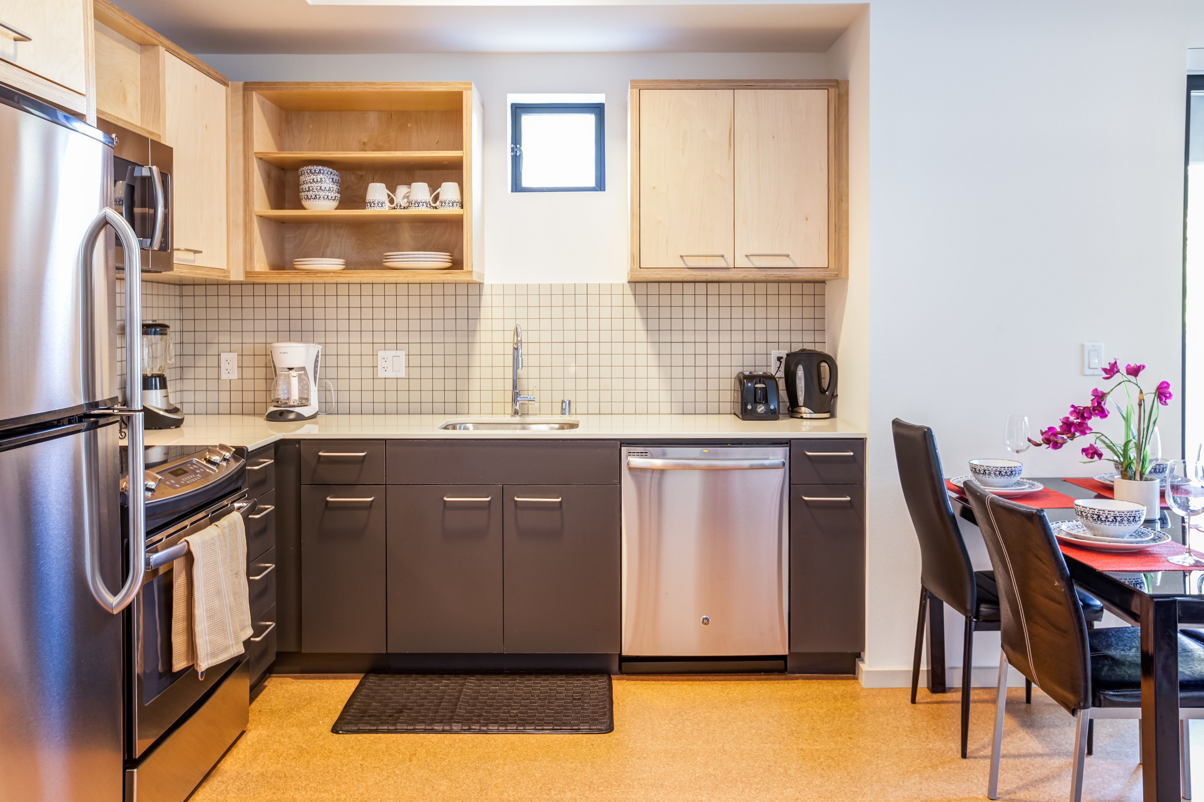 premium apartment, 2 bedrooms, accessible, city view | private kitchen | fridge, microwave, oven, stovetop