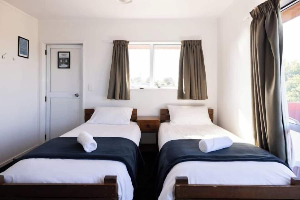 1 bedroom, hypo-allergenic bedding, free WiFi, bed sheets