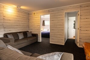 The Apartment | Hypo-allergenic bedding, free WiFi, bed sheets - Haka House Taupo (Taupo)
