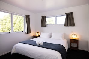 The Apartment | Hypo-allergenic bedding, free WiFi, bed sheets - Haka House Taupo (Taupo)