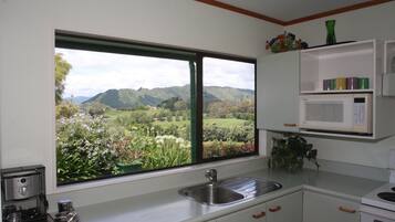 Cottage Mewah, 2 kamar tidur, area taman | Dapur pribadi | Lemari es besar, microwave, oven, dan kompor