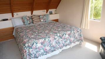 Luxury Cottage, 2 Bedrooms, Garden Area | 2 bedrooms, premium bedding, in-room safe, desk