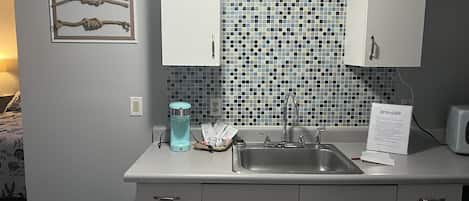 Frenchman's Refuge | 2 bedrooms, free WiFi, bed sheets