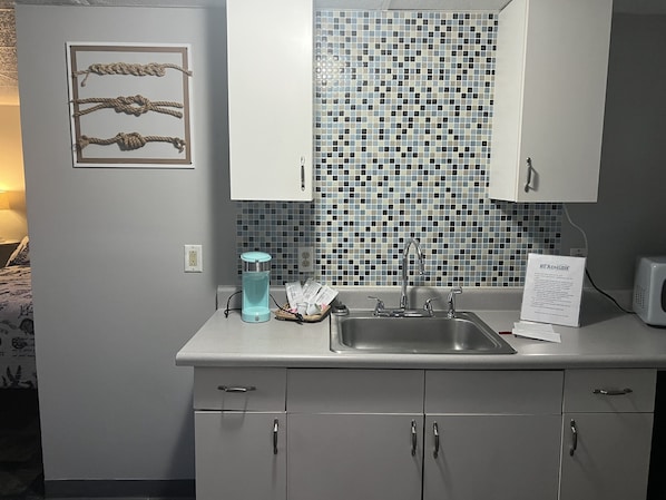 Frenchman's Refuge | 2 bedrooms, free WiFi, bed sheets