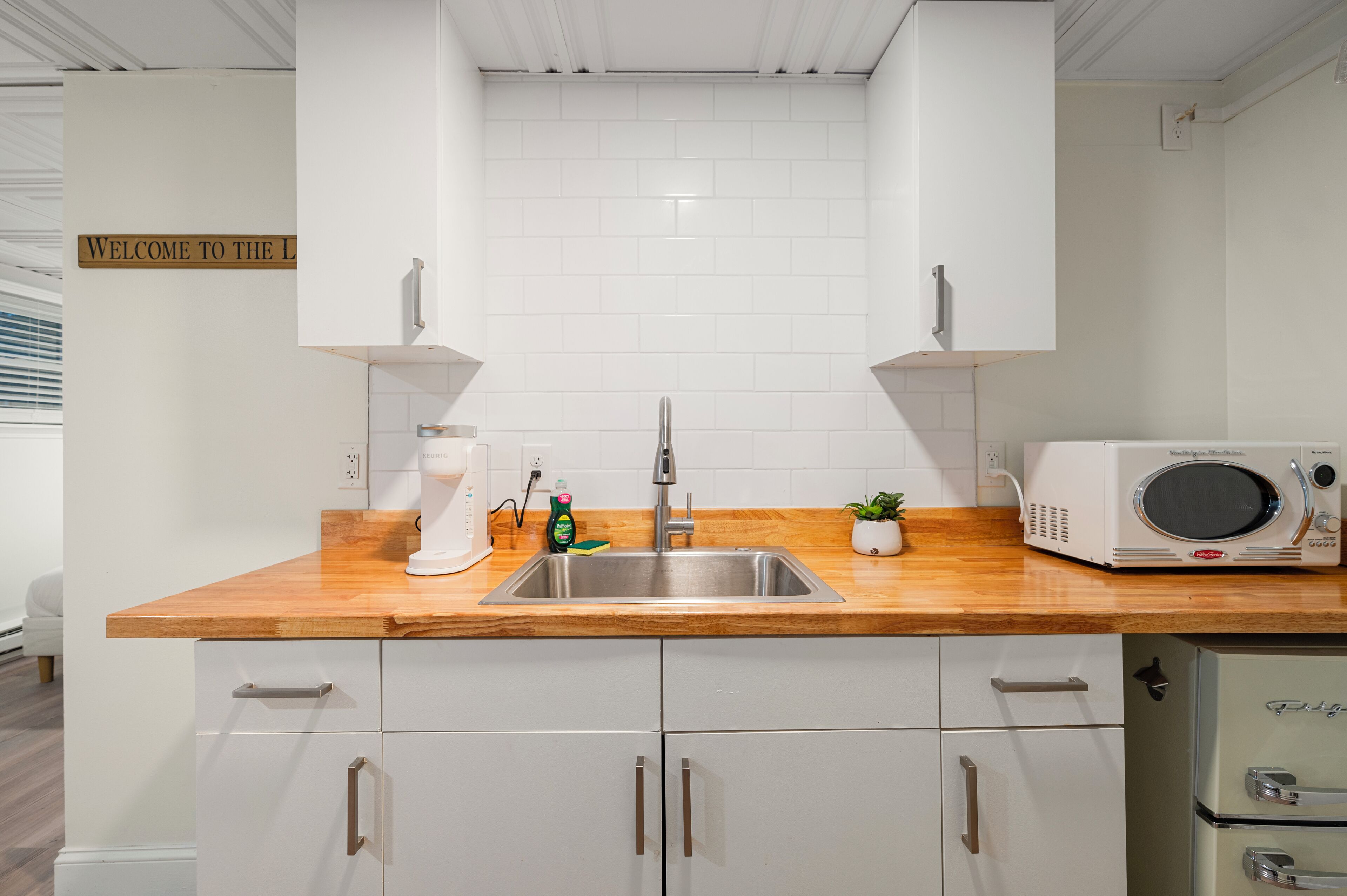 Microwave, coffee/tea maker