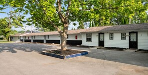 Front of property -  The Beachside (Sylvan Beach)