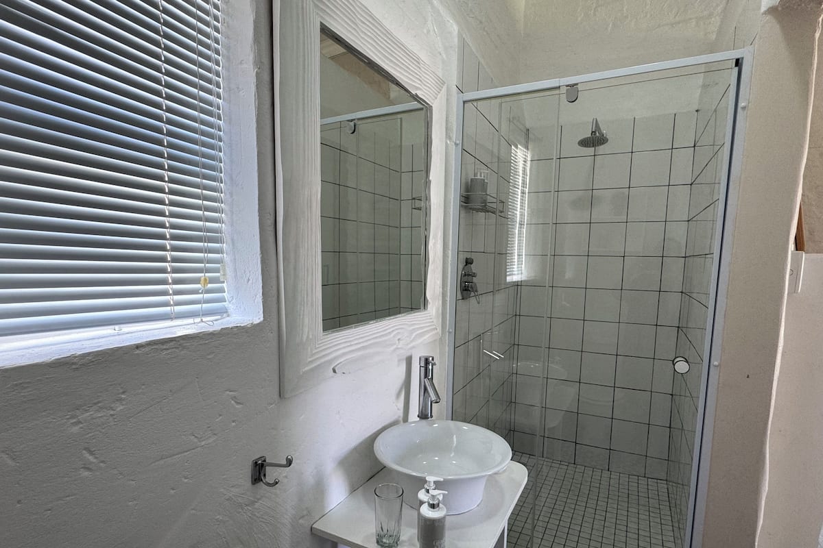 الدش داخل الحمام