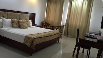 1 slaapkamer, luxe beddengoed, een bureau, verduisterende gordijnen