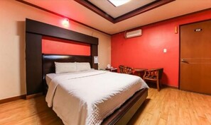Soundproofing, free WiFi, bed sheets
