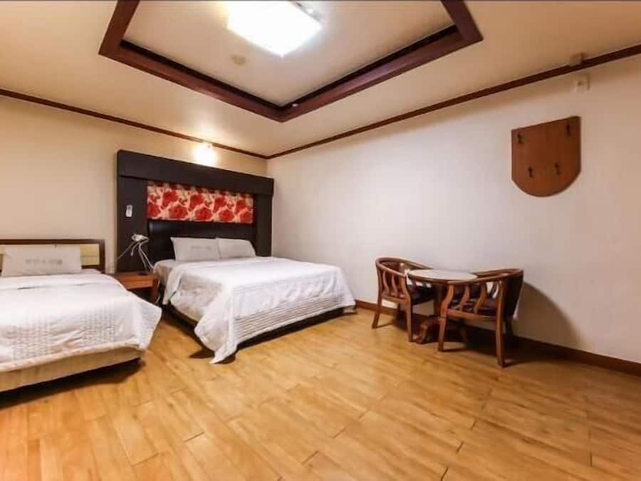 Tomannsrom โ deluxe | Lydisolert, wi-fi (inkludert) og sengetรธy