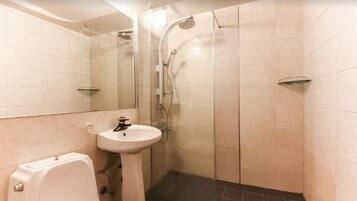 Deluxe Twin Room | Bathroom | Shower, hair dryer, bathrobes, slippers