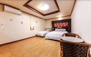 Deluxe Twin Room | Soundproofing, free WiFi, bed sheets