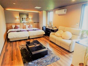 Traditionele kamer, niet-roken (Japanese Jr Suite, open-air bath) | Luxe beddengoed, donsdekens, pillowtop-bedden, een kluis op de kamer