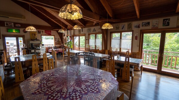 Dining room - Pension and Log Cottage Hoshinoko (Karuizawa)