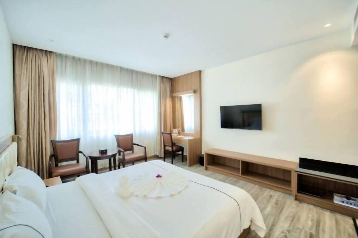 Minibar, in-room safe, desk, blackout drapes