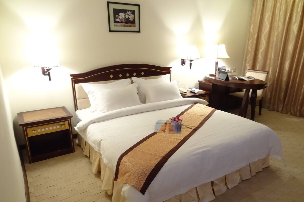 Standard Double Room | Minibar, in-room safe, desk, blackout drapes