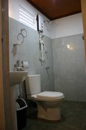 Standard Double Room | Bathroom