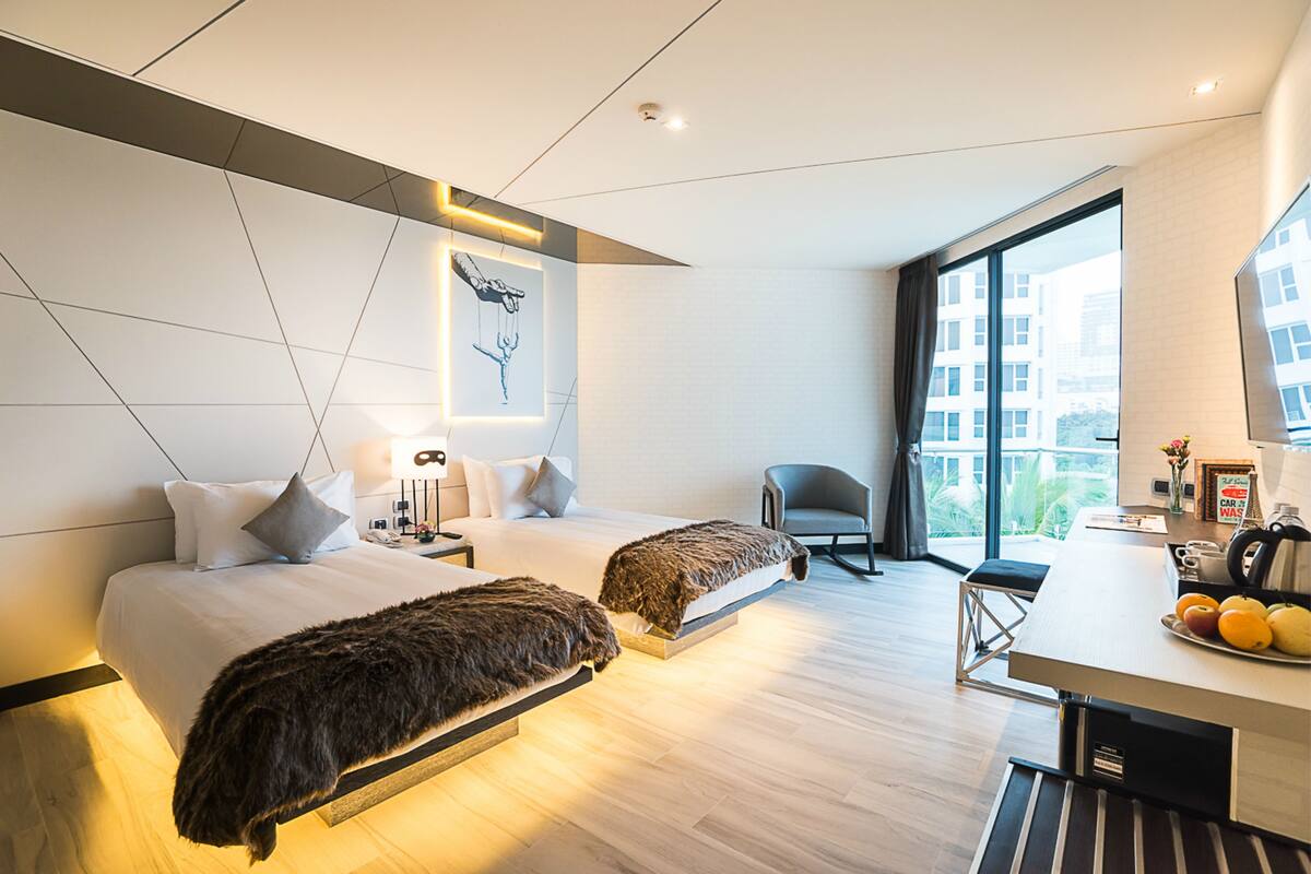 デラックス ルーム シングルベッド 2 台 バルコニー シービュー | ミニバー、セーフティボックス (室内)、デスク、ノートパソコン用作業スペース