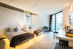 Deluxe Room, 2 Single Beds, Balcony, Sea View | Minibar, in-room safe, desk, laptop workspace - Mera Mare Pattaya (Pattaya)