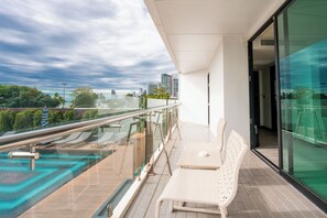 Kamar Deluks, 1 Tempat Tidur King, pemandangan laut, sudut | Balkon