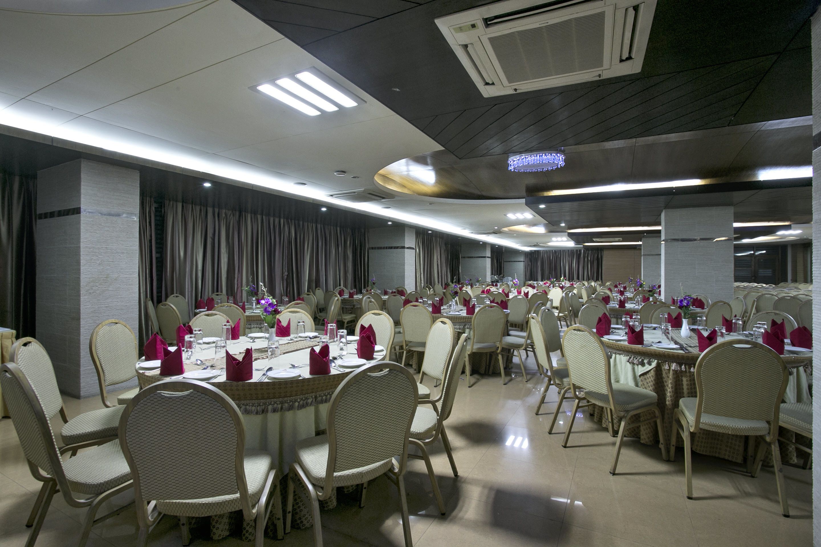 Photo - FARS Hotel & Resorts - BAR-Buffet-Pool-SPA