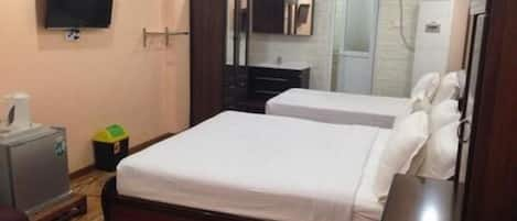 Kamar Triple Superior, bathtub | Minibar, meja kerja, dan Wi-Fi gratis