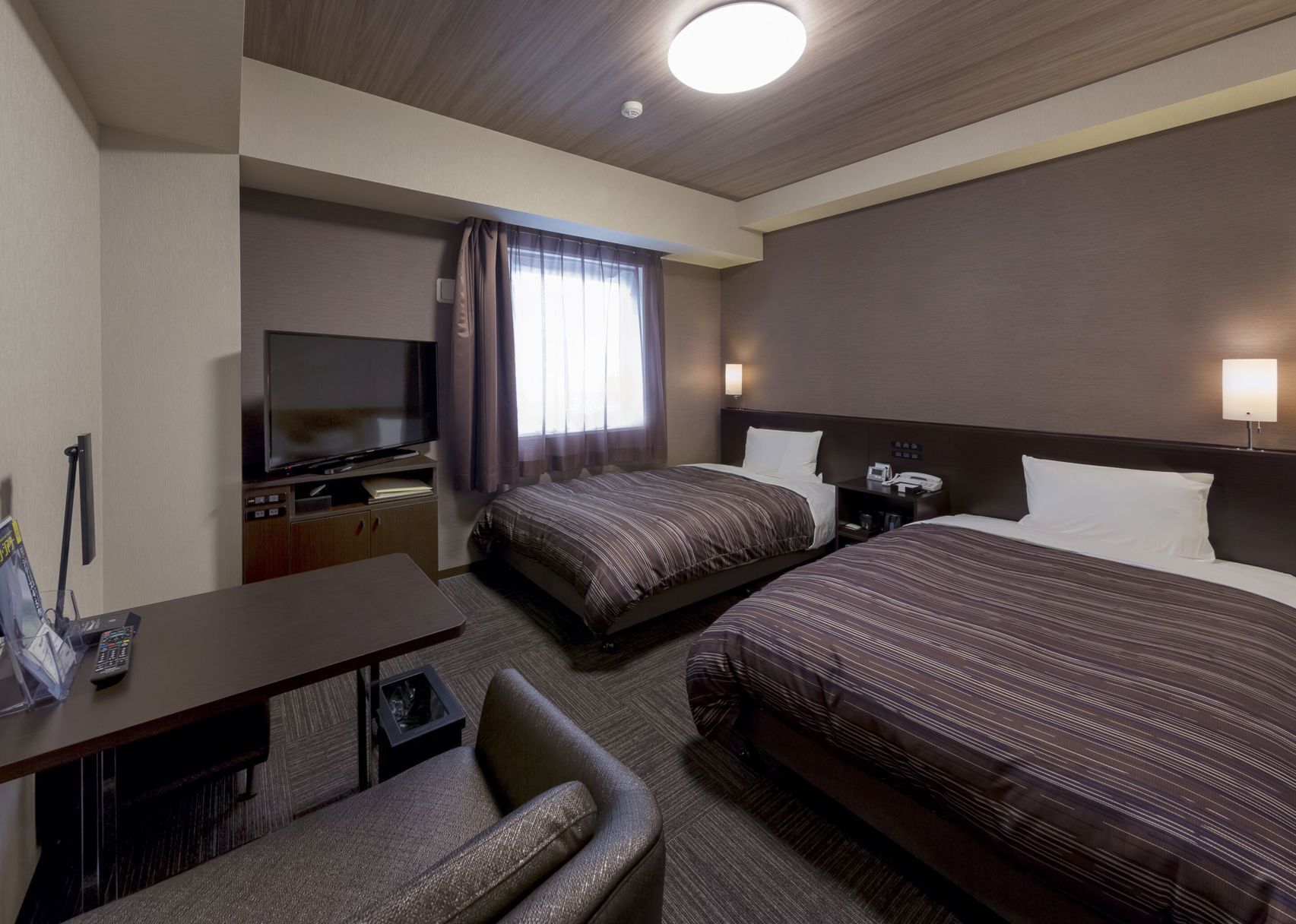 Desk, free WiFi, bed sheets