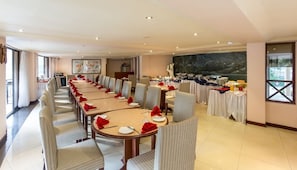 Free daily continental breakfast - Hotel Devon (Kandy)