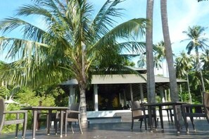 Desayuno buffet diario (THB 200 por persona)