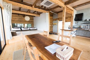 Design-huoneisto, vuoristonäköala, lisärakennuksessa | Tallelokero huoneessa, ilmainen Wi-Fi, vuodevaatteet