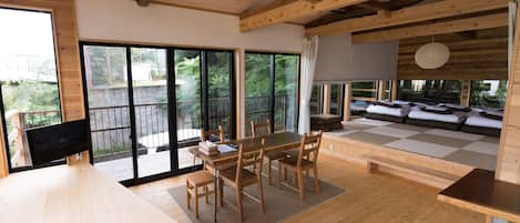 In-room safe, free WiFi, bed sheets